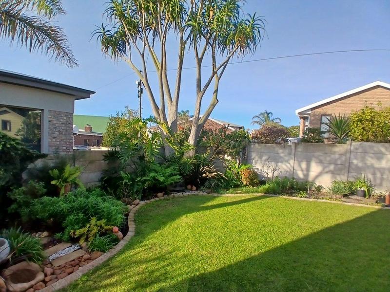 4 Bedroom Property for Sale in Fraaiuitsig Western Cape